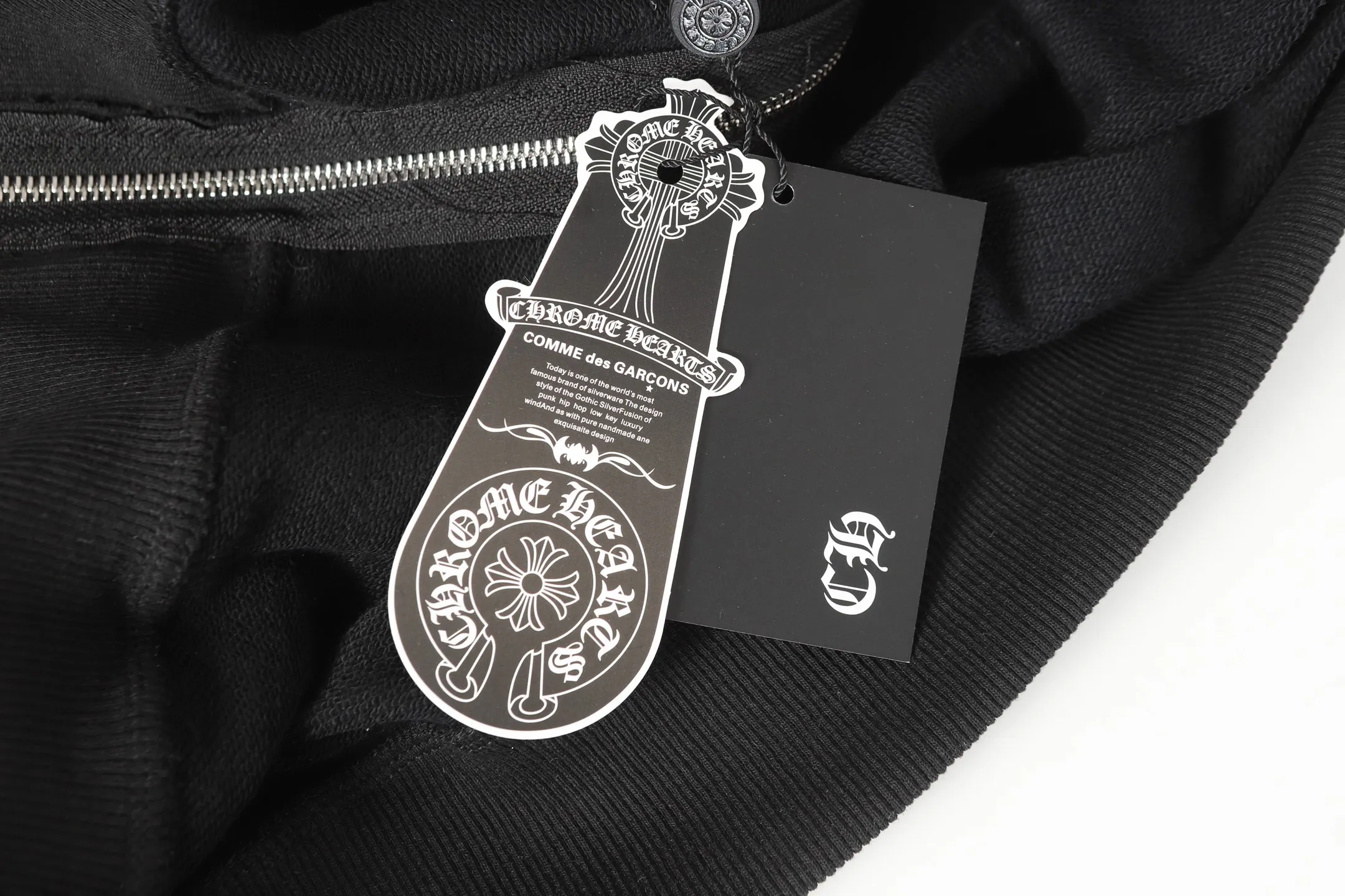 Q03—P230 -Chrome Hearts/Chrome Hearts printed zipper sweatshirt cardigan jacket -420 grams of high-density, high-quality wool, soft, delicate and skin-friendly, soft and silky to the touch, warm and skin-friendly -The hardware zipper accessories are all customized and full of details -Colour: black white -Size: S M L XL